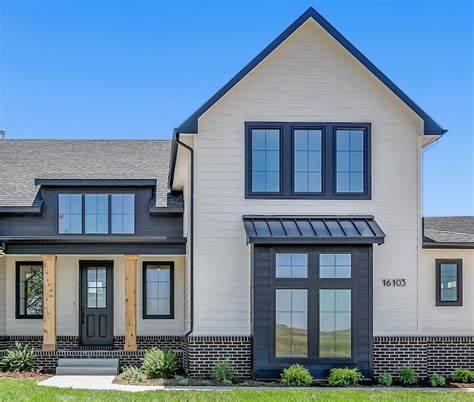 A Hardie® Board Siding Buyers Guide: Pros, Cons, and Performance | Fixr